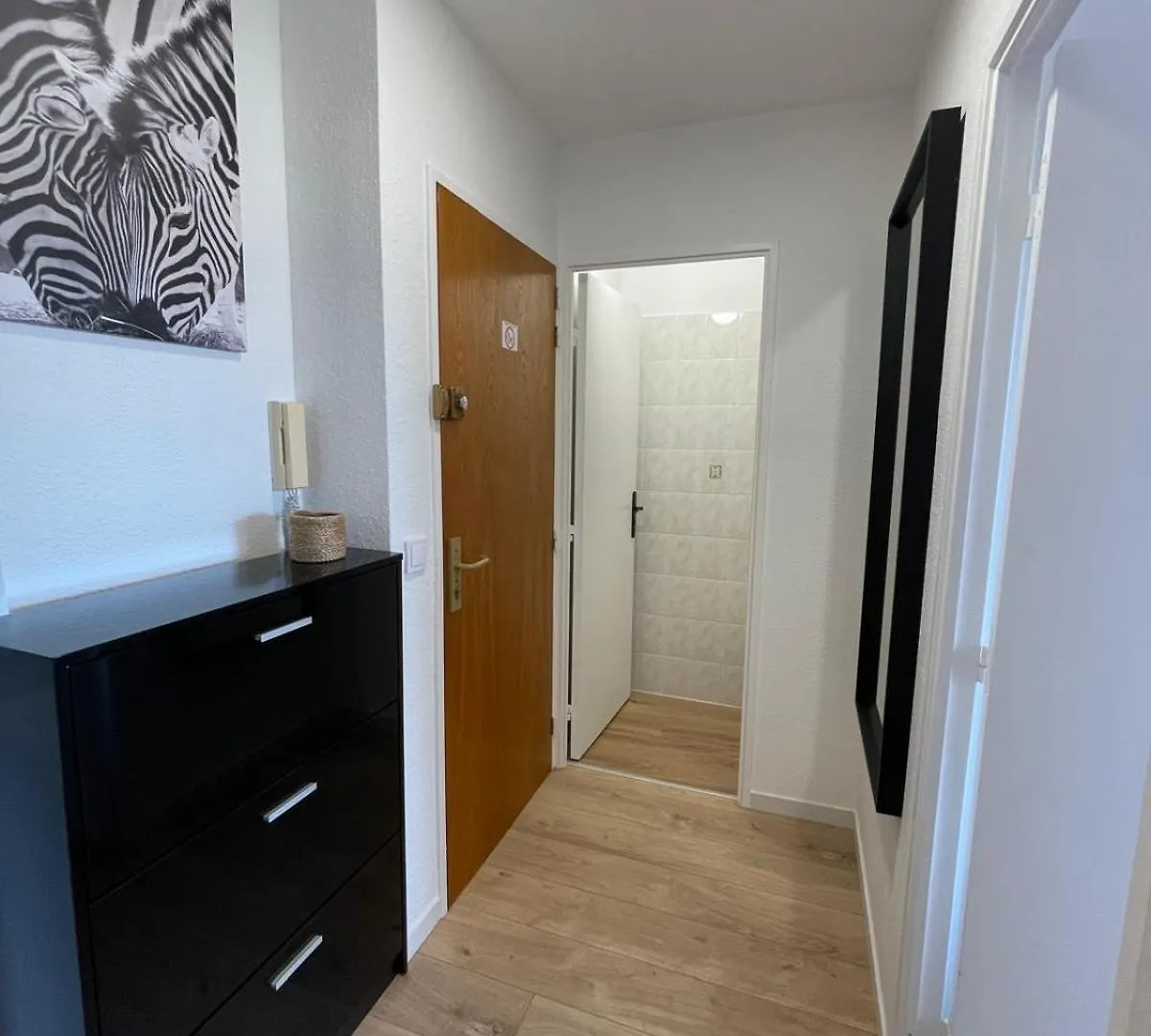 Family Apartment - Fully Equipped, Close To Sandy Beaches & Restaurants, Pool, Balcony, Garage Antibes