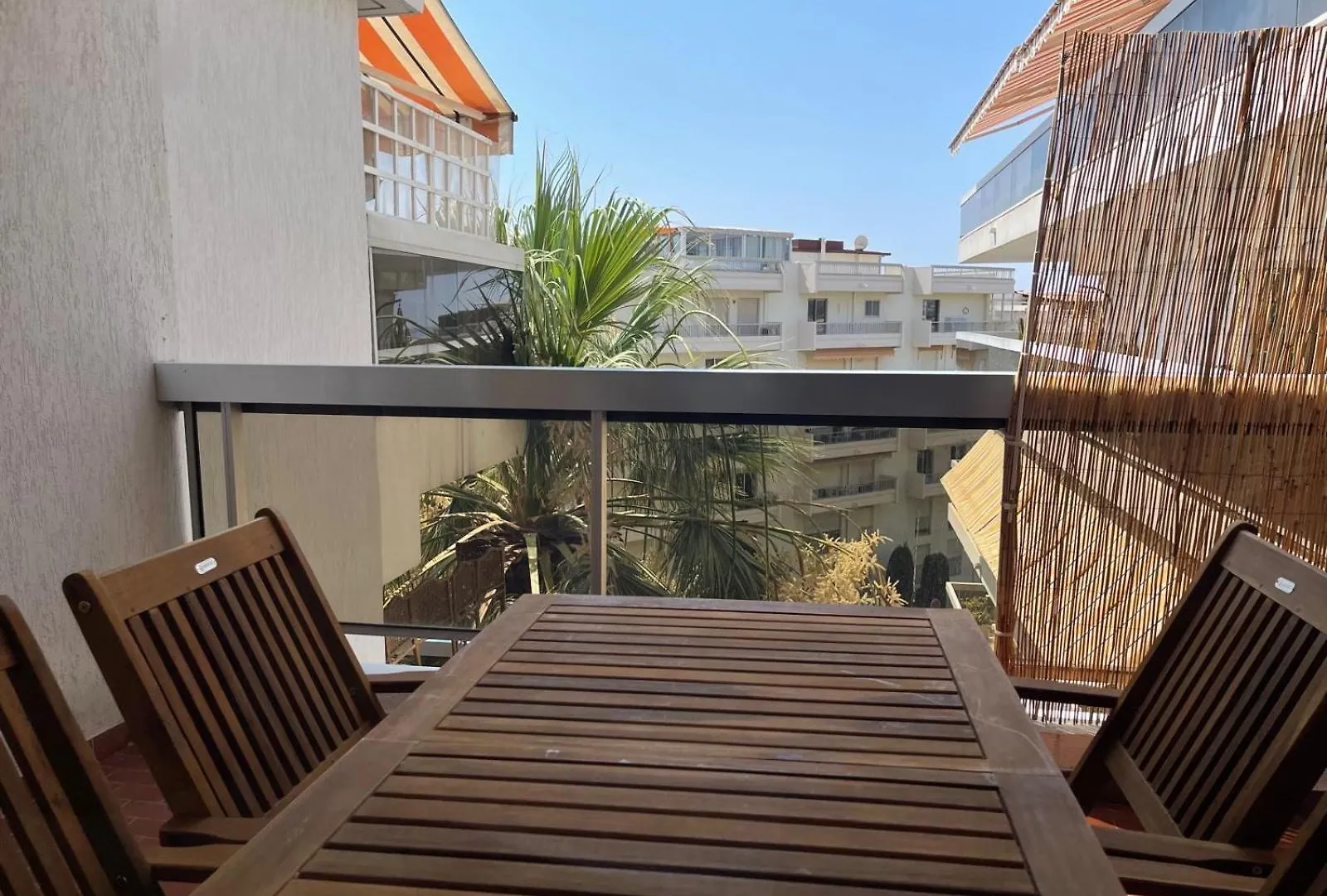 Family Apartment - Fully Equipped, Close To Sandy Beaches & Restaurants, Pool, Balcony, Garage Antibes 0*,  France