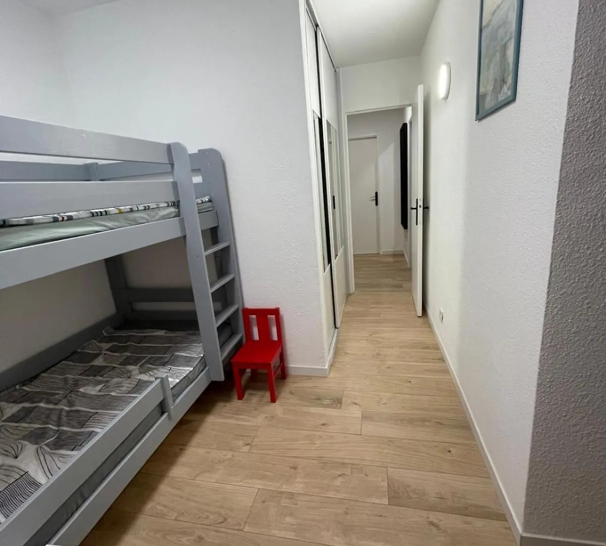 Family Apartment - Fully Equipped, Close To Sandy Beaches & Restaurants, Pool, Balcony, Garage Antibes