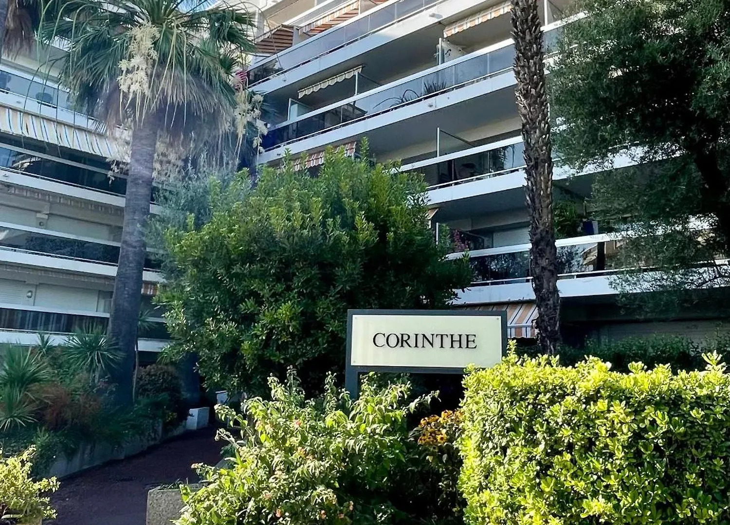 Family Apartment - Fully Equipped, Close To Sandy Beaches & Restaurants, Pool, Balcony, Garage Antibes France