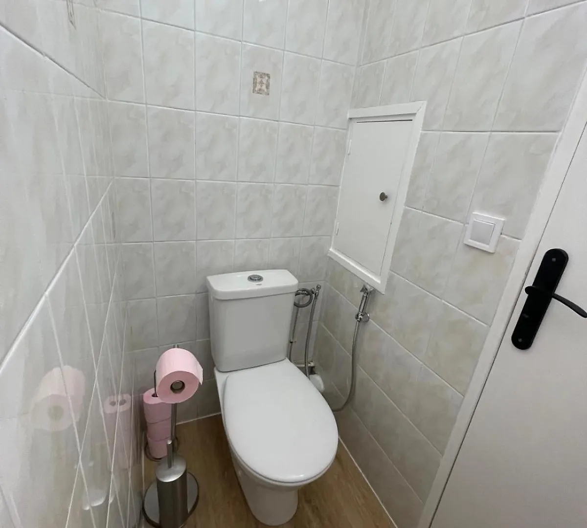 Family Apartment - Fully Equipped, Close To Sandy Beaches & Restaurants, Pool, Balcony, Garage Antibes