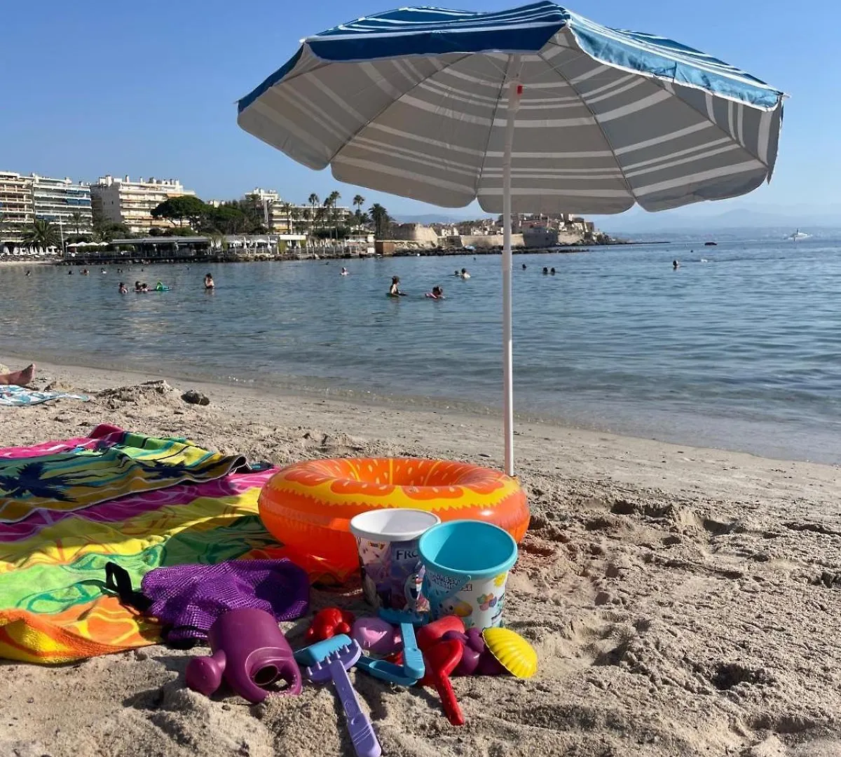 Family Apartment - Fully Equipped, Close To Sandy Beaches & Restaurants, Pool, Balcony, Garage Antibes